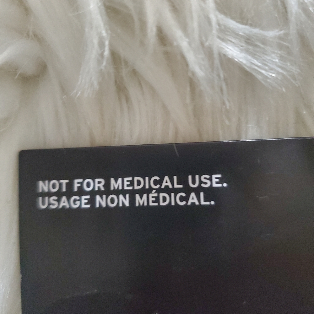 🦋5/$25 Levi's face mask - Picture 5 of 5